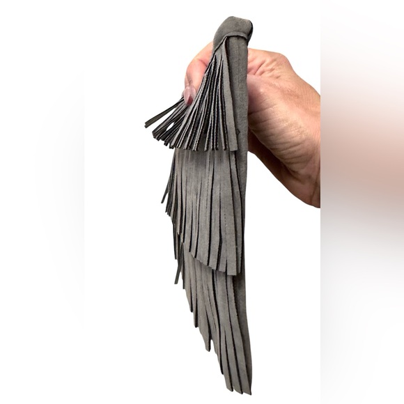 NWOT Gray Fringe Zip Wristlst - Picture 6 of 8
